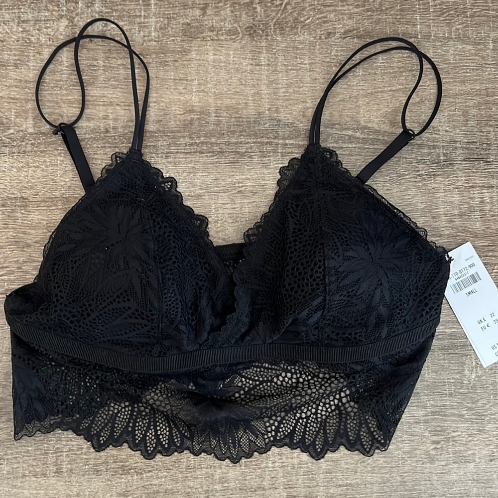 Black Abercrombie bralette with removable padding